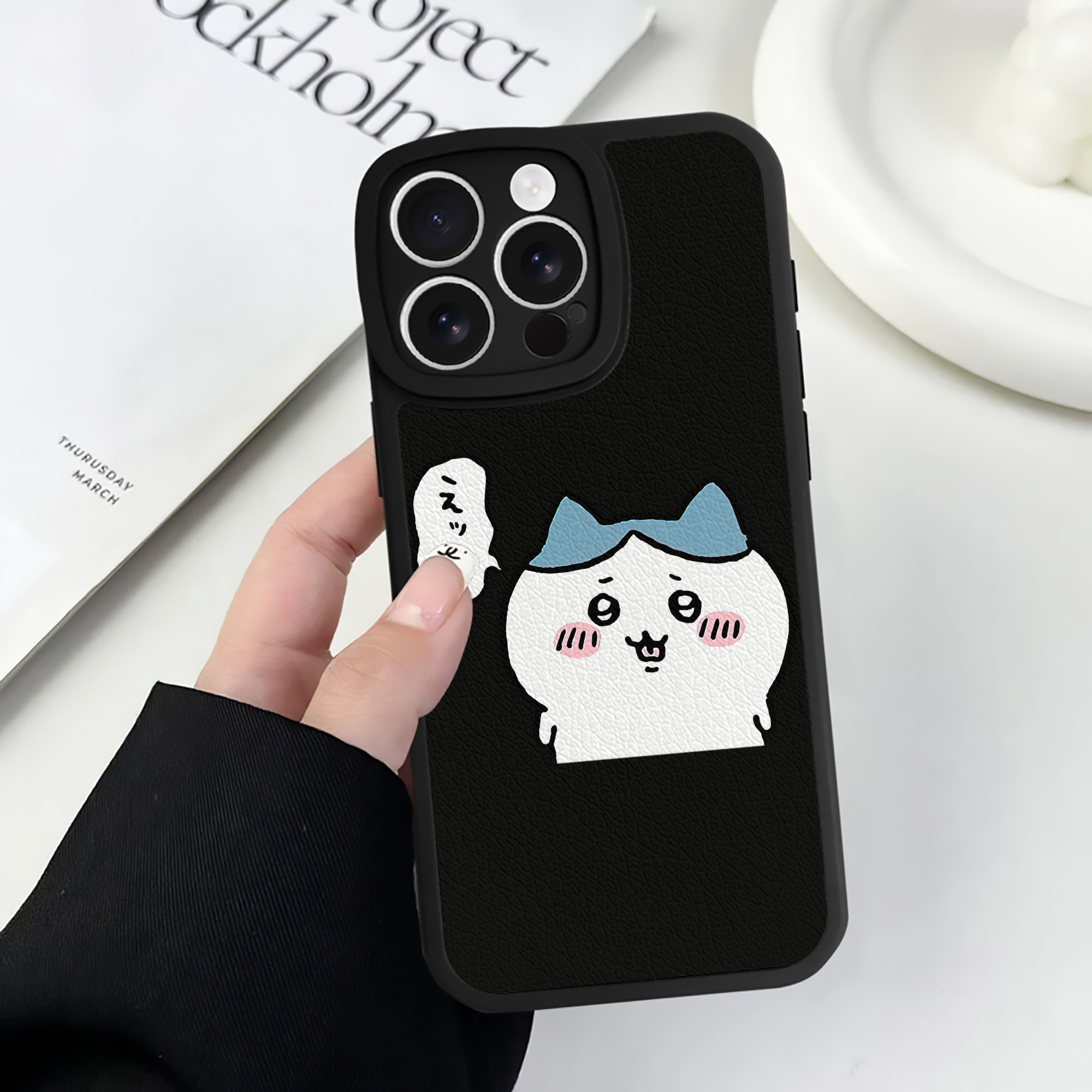 （画像用） ちいかわ ハチワレ Chii-kawa hachiware 【iPhone 16シリーズ対応】シリコンスマホケース（レザー調） 材質：シリコン